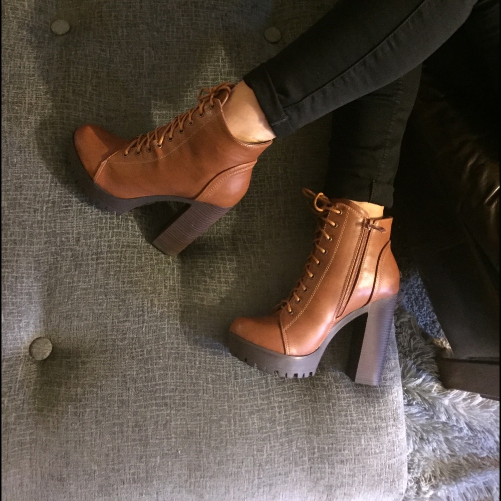 Tan lace up chunky platform ankle boots - Picture 2 of 5